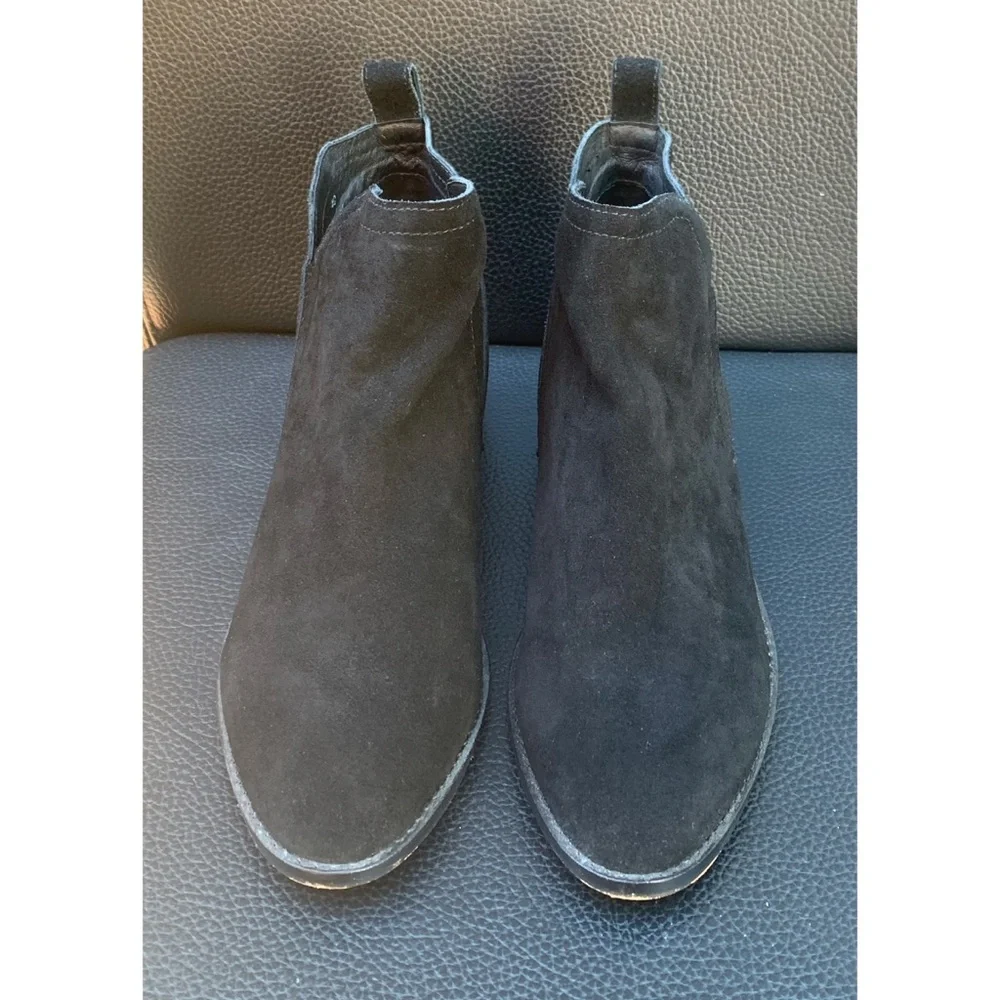 Chelsea Boots - Picture 2 of 6